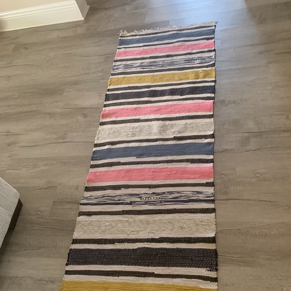 Runner. NWOT - Picture 10 of 10